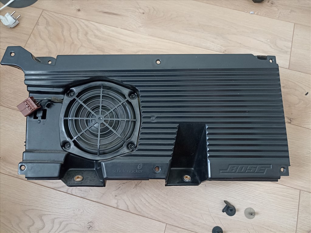 Alfa gyári bose erősítő 6. kép
