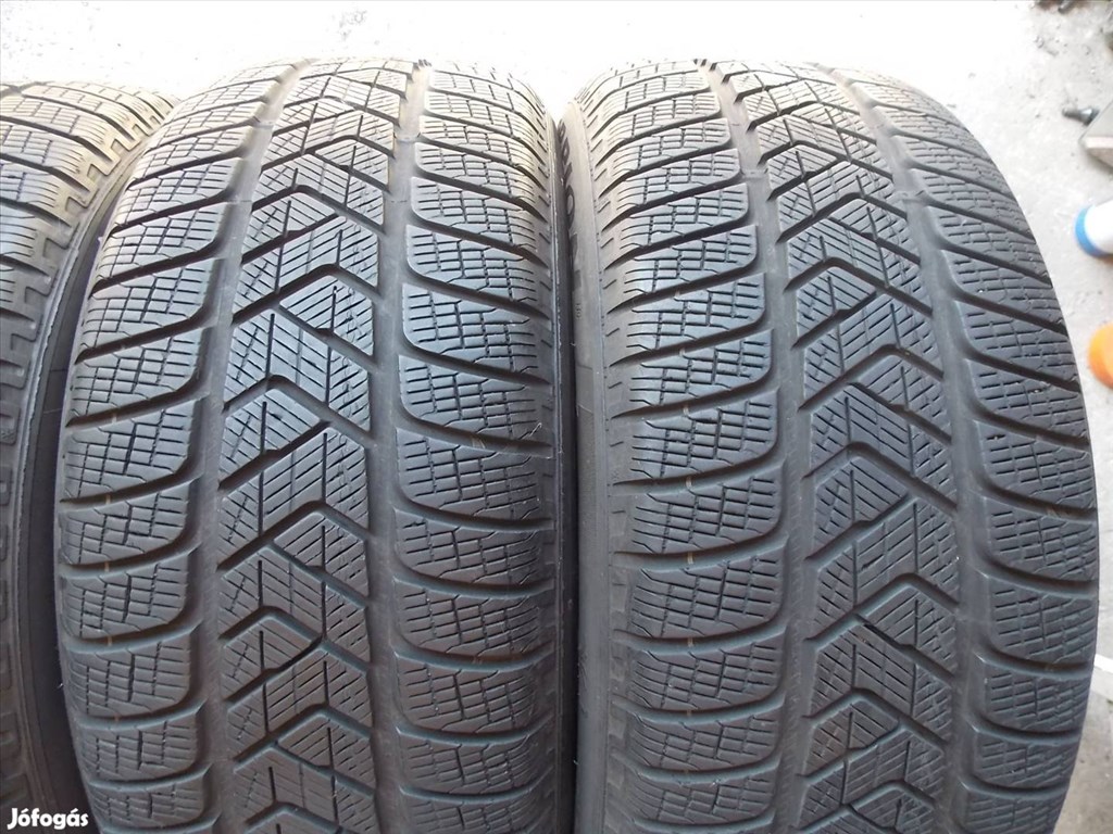  235/55R19 használt Pirelli téli gumi  1. kép