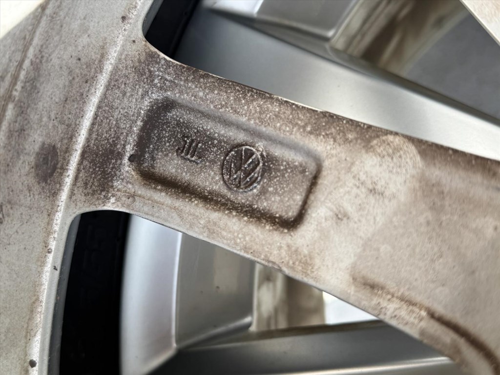 R17 5x112 Original Volkswagen Tiguan - NOVARA 7J ET43 OE 5N0601025AN gyári alufelnik felnik 9. kép