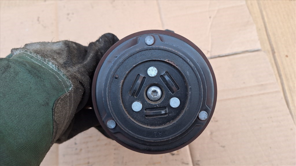 Opel Astra J klímakompresszor UE4  2. kép