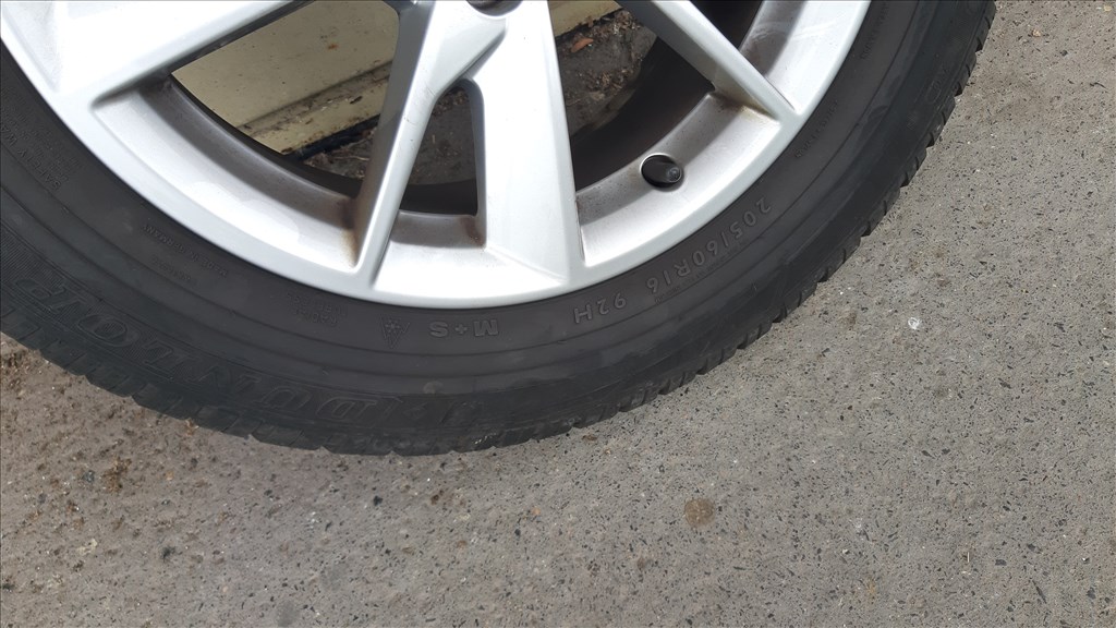  16" használt (gyári felni) alufelni, rajta 205/60 használt Dunlop téli gumi gumi  2. kép