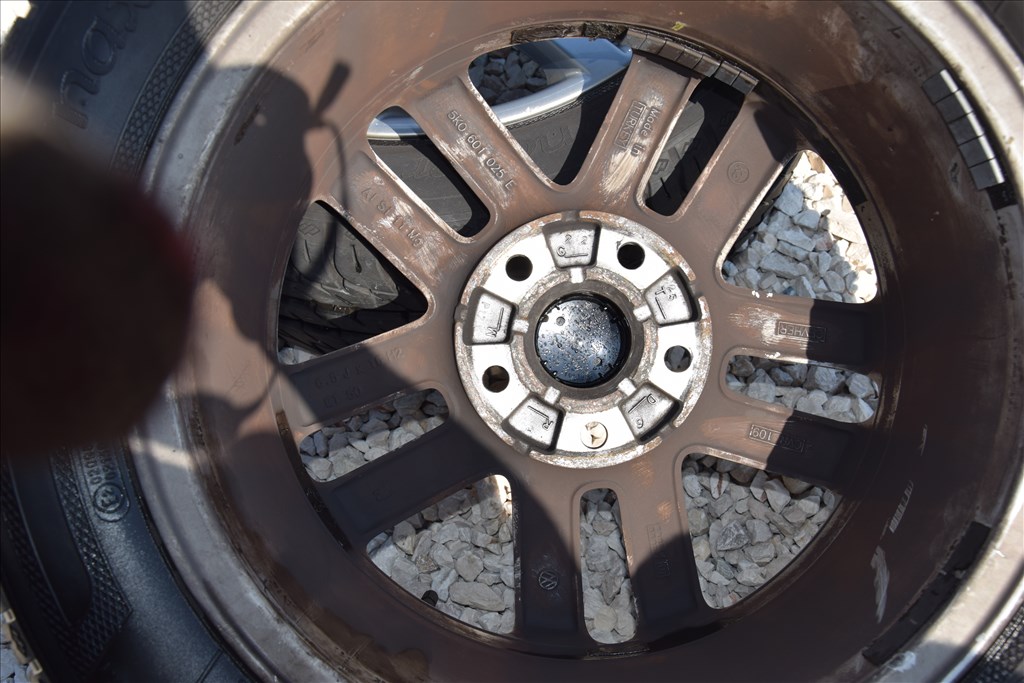  Vw 16 colos gyári alufelni, 205/55 használt Kleber nyári gumi gumi  3. kép