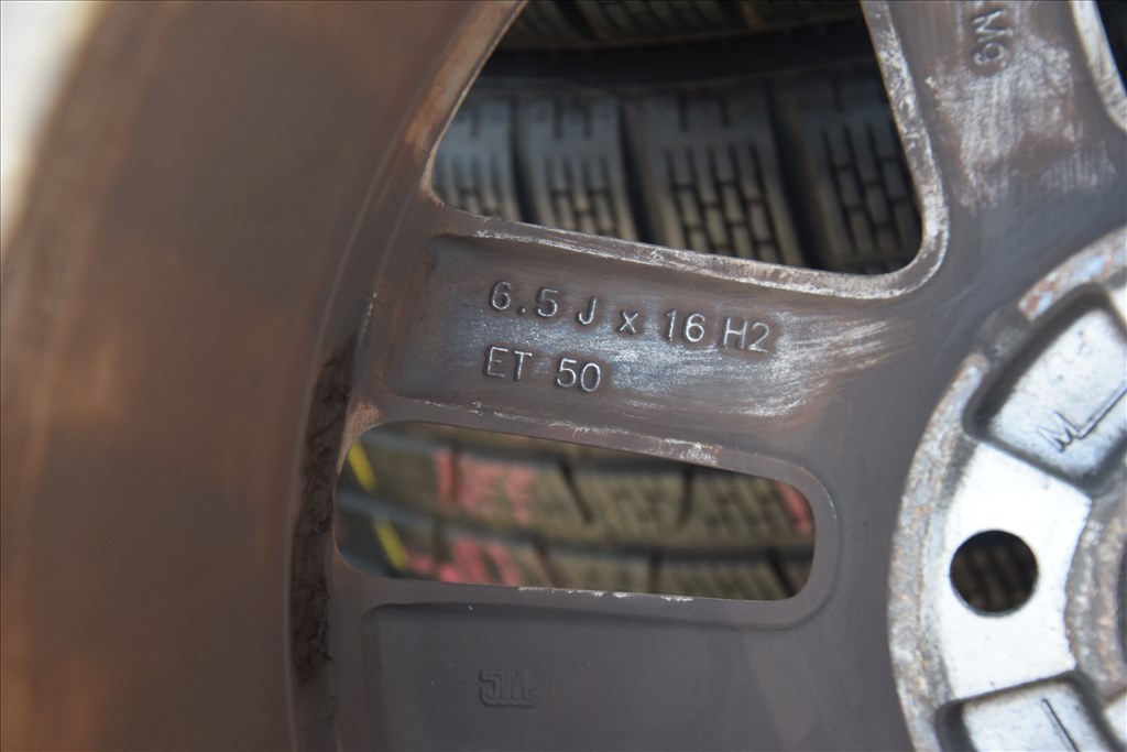  Vw 16 colos gyári alufelni, 205/55 használt Kleber nyári gumi gumi  5. kép