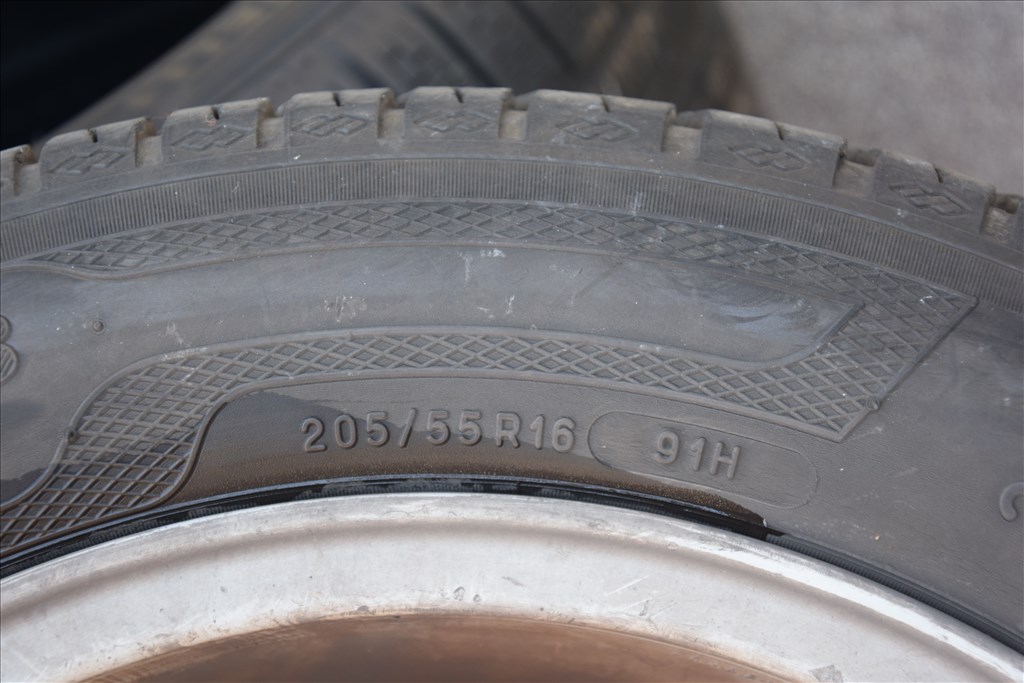  Vw 16 colos gyári alufelni, 205/55 használt Kleber nyári gumi gumi  6. kép