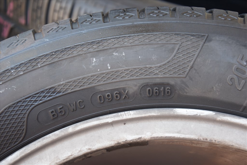  Vw 16 colos gyári alufelni, 205/55 használt Kleber nyári gumi gumi  7. kép