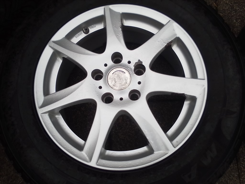  5x114.3 lyukosztású 16" Hyundai,Kia,Mazda alufelni, rajta 215/65 Maxxis téli gumi  1. kép