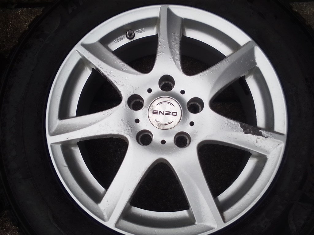  5x114.3 lyukosztású 16" Hyundai,Kia,Mazda alufelni, rajta 215/65 Maxxis téli gumi  3. kép