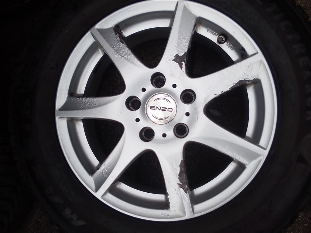  5x114.3 lyukosztású 16" Hyundai,Kia,Mazda alufelni, rajta 215/65 Maxxis téli gumi  4. kép