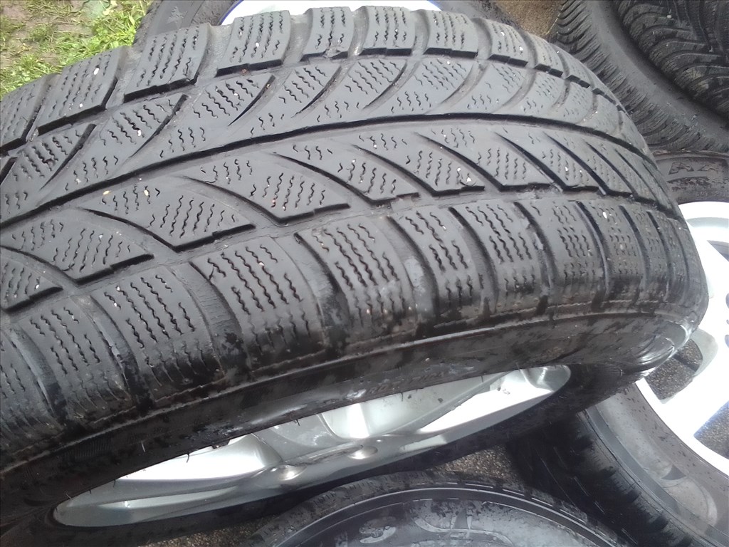 5x114.3 lyukosztású 16" Hyundai,Kia,Mazda alufelni, rajta 215/65 Maxxis téli gumi  6. kép