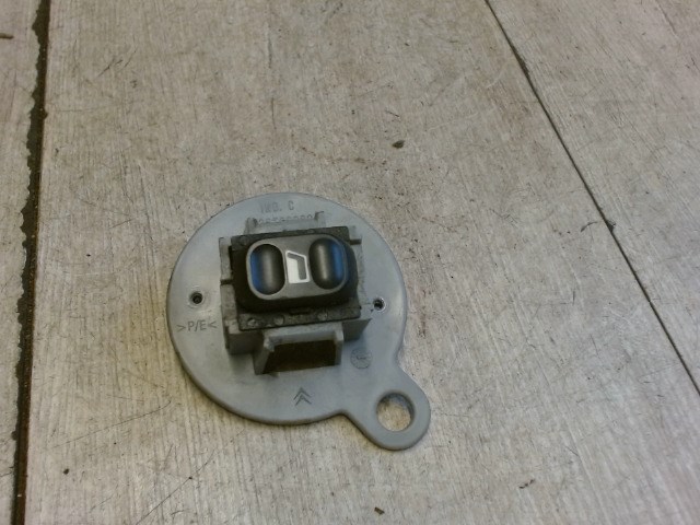 CITROEN XSARA PICASSO -04 Jobb hátsó ablakemelő kapcsoló 1. kép