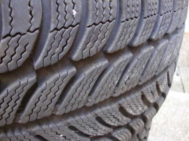  185/60R15 használt Sava téli gumi  1. kép