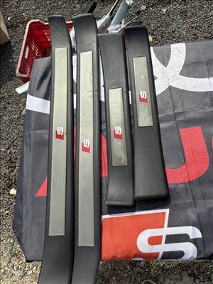 Audi A4 (B6/B7) Sline ajtó belső műanyag belépő 