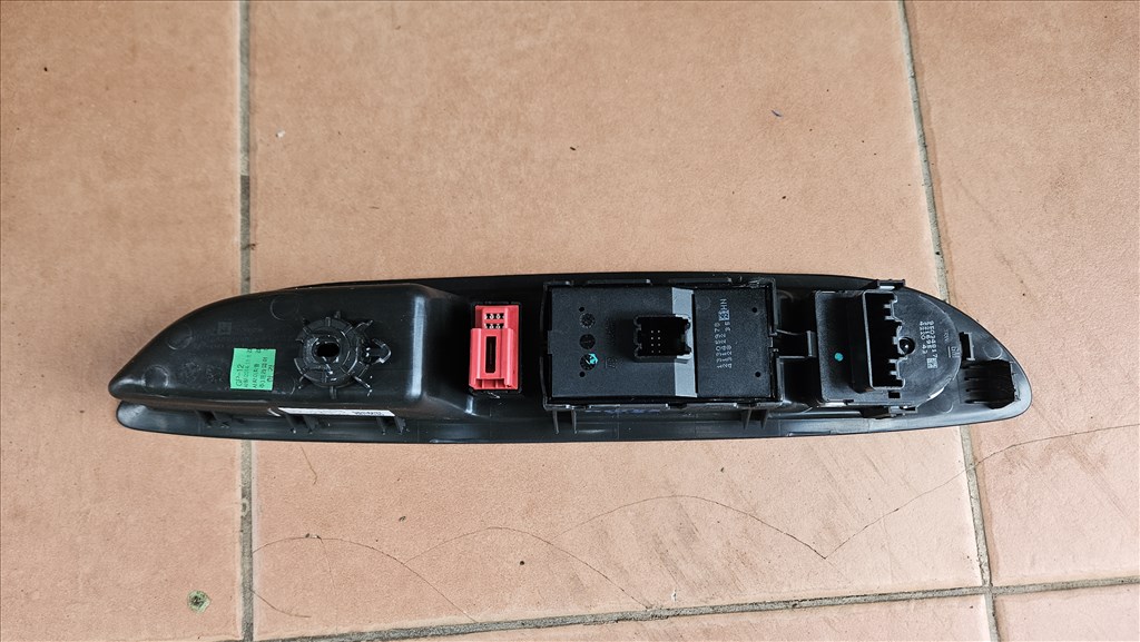 Opel Mokka Ablakemelő kapcsoló panel 13305978 4. kép