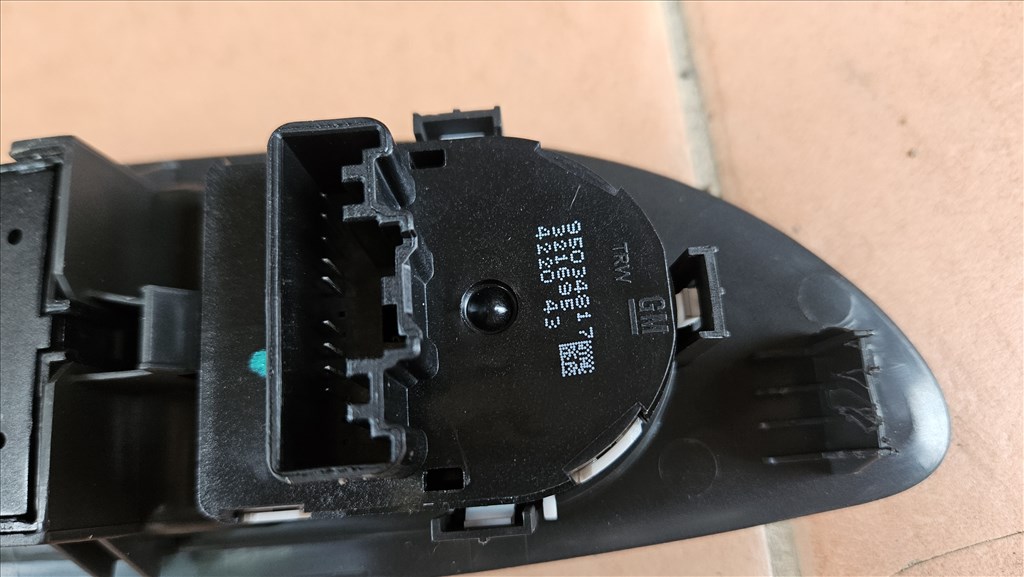 Opel Mokka Ablakemelő kapcsoló panel 13305978 6. kép