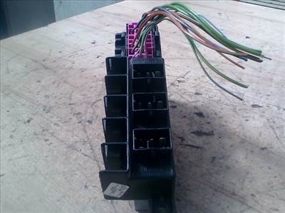 VOLKSWAGEN GOLF IV. Biztosítéktábla BCM BSI BSM SAM GEM modul Utastér