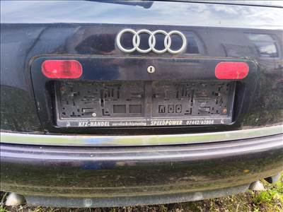 Audi A6 C5 Avant hátsó rendszámtábla keret 