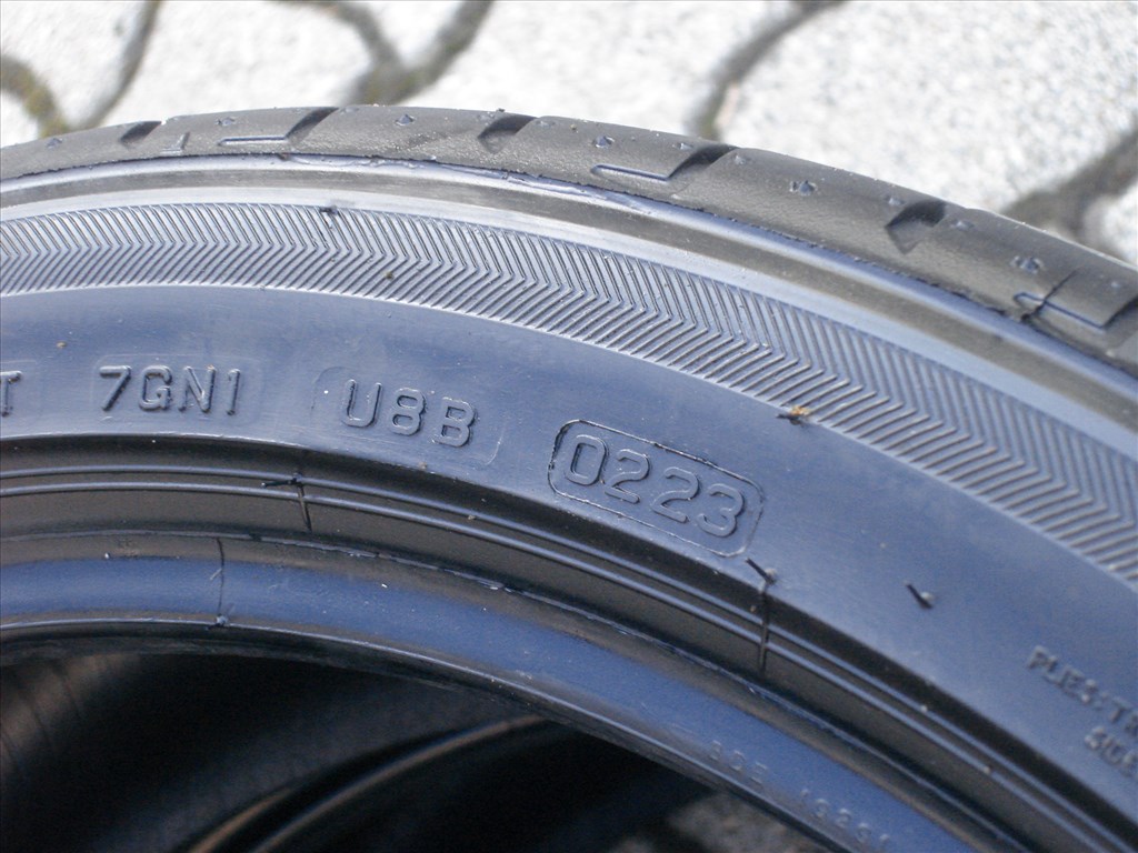 235/40 R19 Bridgestone Potenza S001 DOT0223 Újszerű állapot 7mm 5. kép