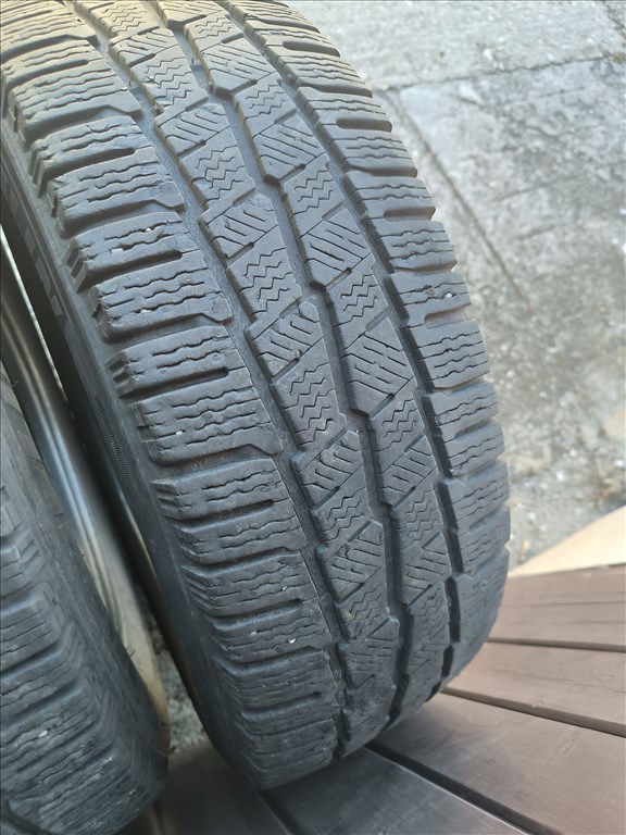  215/6516"C 28e/2db kisteherre használt Michelin téli gumi gumi 9. kép