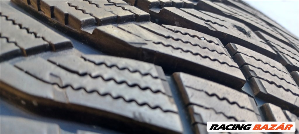 Good/Year Ultragrip Arctic2 245/45 R19 téli gumik 125e./4db.10mm 2. kép