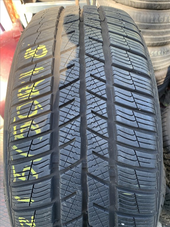  215/5018" újszerű Barum téli gumi  3. kép