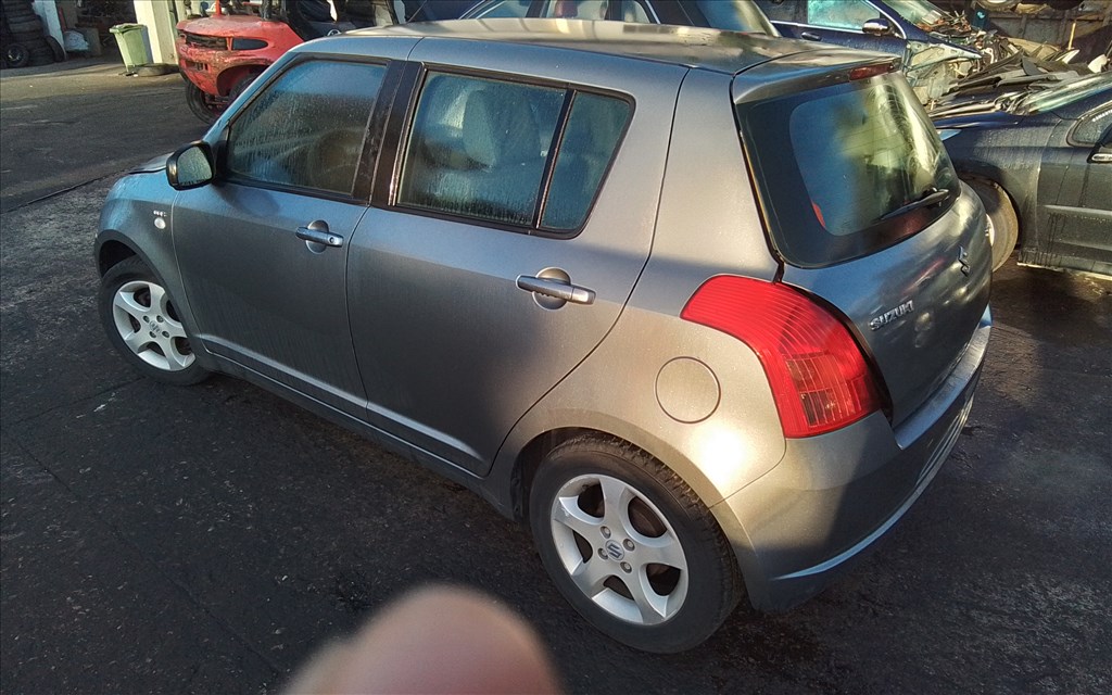Suzuki Swift V bontott alkatrészei 3. kép