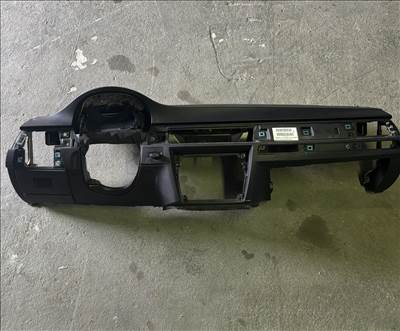 BMW E90/91/92/93 pohártartós műszerfal 