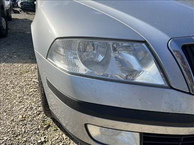 Skoda Octavia II Jobb első lámpa 