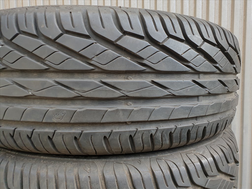  215/60 17 Uniroyal RainExpert 3 4. kép