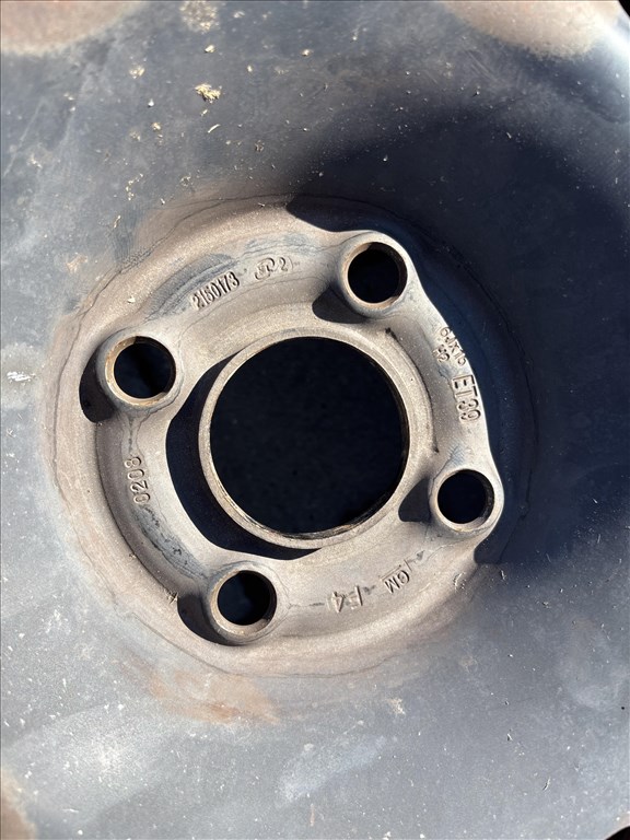 Opel Corsa d/e 4x100 lyukosztású 15" használt gyári felni lemezfelni,rajta 185/65 nyári gumi 3. kép