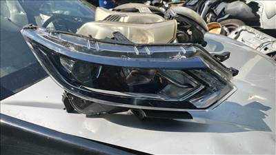 Nissan Qashqai (J11) jobb első fényszóró 