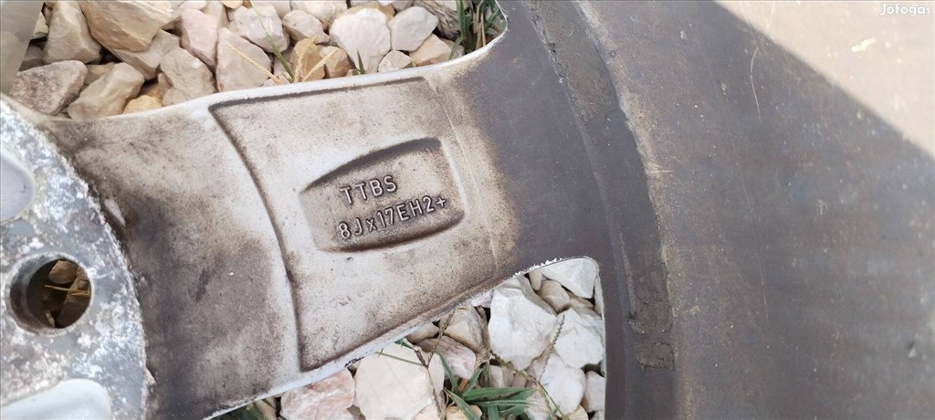  5x120 lyukosztású 17" használt Dezent alufelni, rajta kopott gumi  2. kép