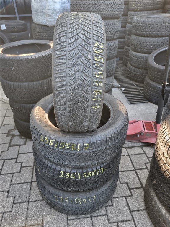  235/5517" használt Goodyear Ultragrip Performance téli gumi 4db  3. kép