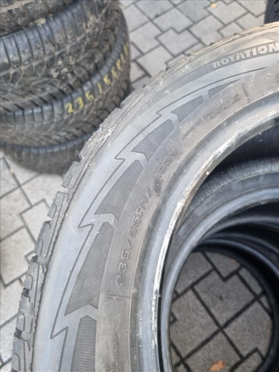  235/5517" használt Goodyear Ultragrip Performance téli gumi 4db  6. kép