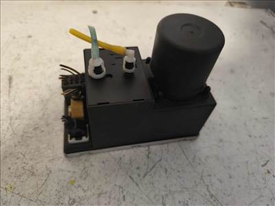 Audi A4 (B5 - 8D) központi zár vákuumszivattyú 