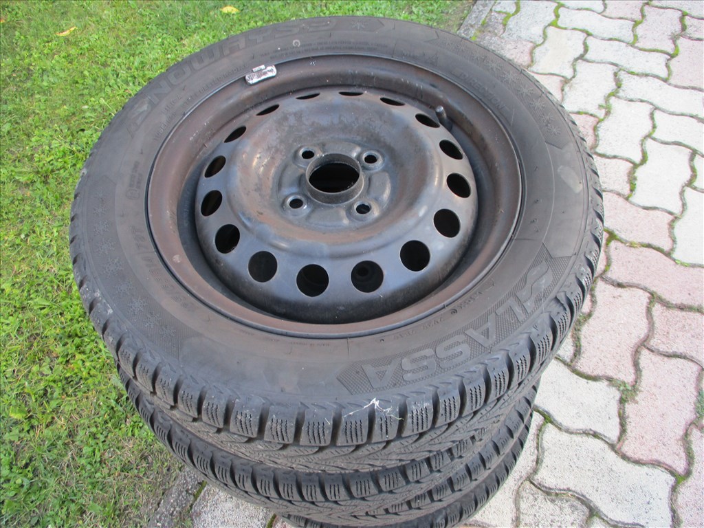  4x100 lyukosztású 14" újszerű lemezfelni, rajta 165/60 újszerű téli gumi gumi  2. kép