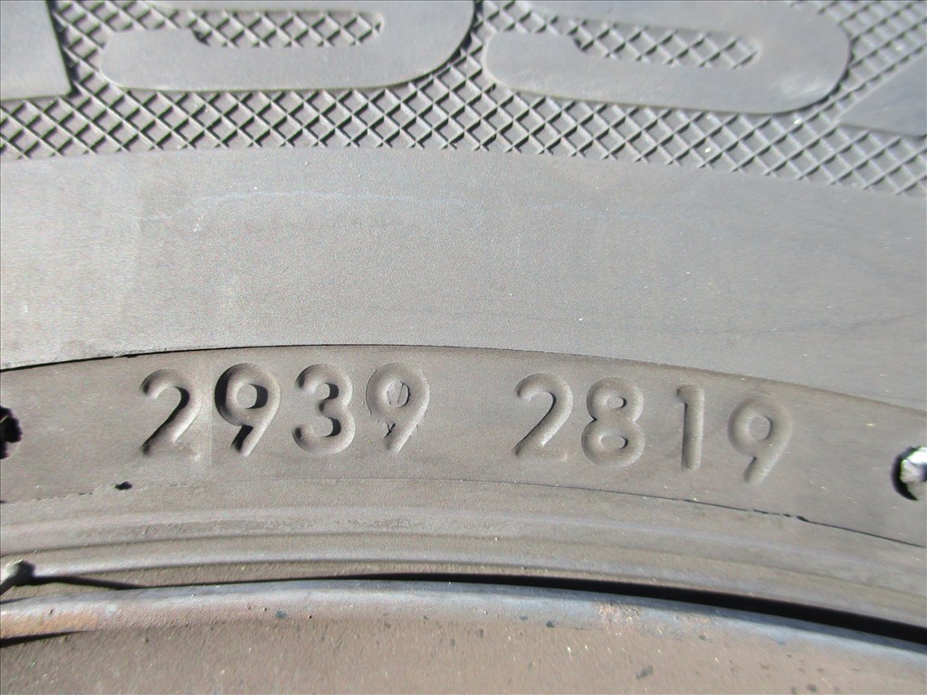  4x100 lyukosztású 14" újszerű lemezfelni, rajta 165/60 újszerű téli gumi gumi  5. kép