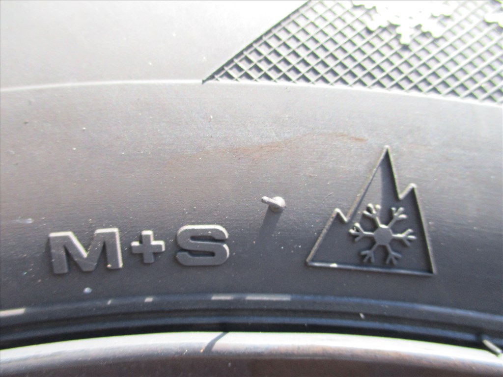  4x100 lyukosztású 14" újszerű lemezfelni, rajta 165/60 újszerű téli gumi gumi  6. kép