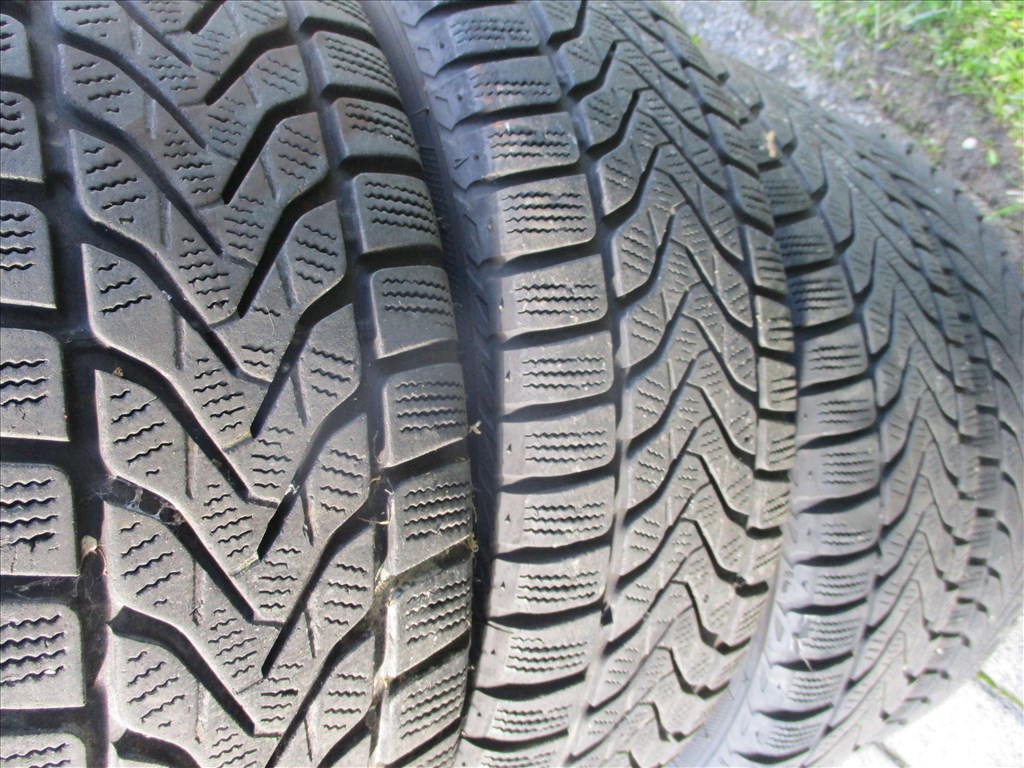  4x100 lyukosztású 14" újszerű lemezfelni, rajta 165/60 újszerű téli gumi gumi  9. kép