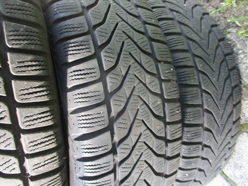  4x100 lyukosztású 14" újszerű lemezfelni, rajta 165/60 újszerű téli gumi gumi  10. kép