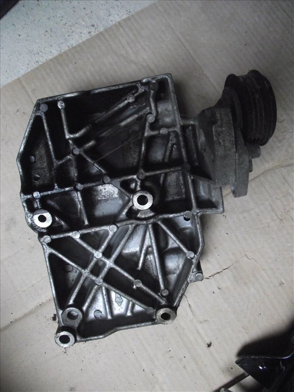 Volkswagen Passat B5.5 klímakompresszor tartó bak 038260885c 3. kép