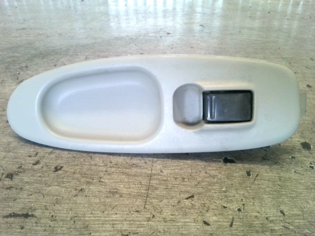 NISSAN ALMERA TINO Jobb első ablakemelő kapcsoló 1. kép