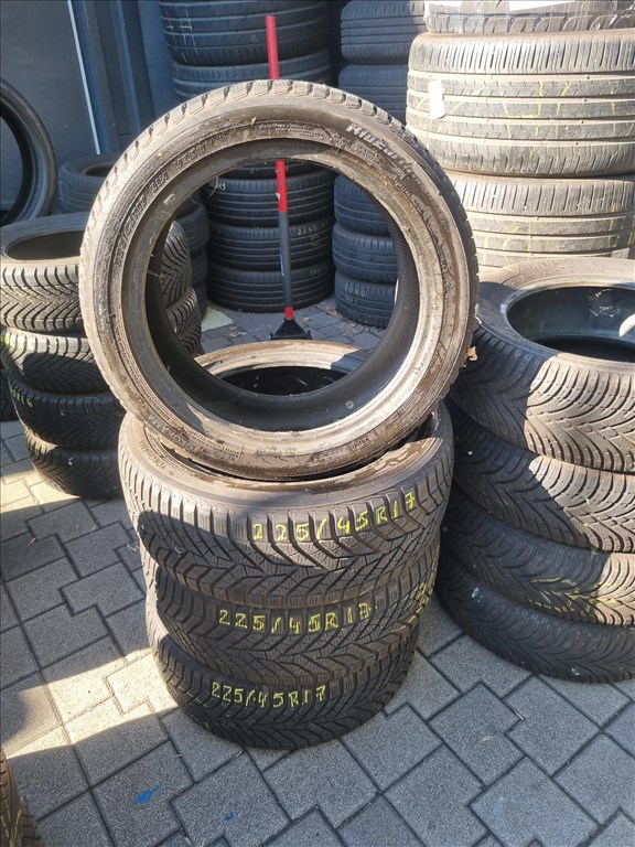  225/4517" újszerű Yokohama BluEarth winter V905 téli gumi 4db  2. kép