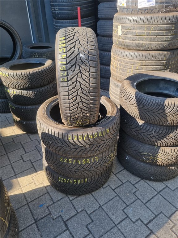  225/4517" újszerű Yokohama BluEarth winter V905 téli gumi 4db  3. kép