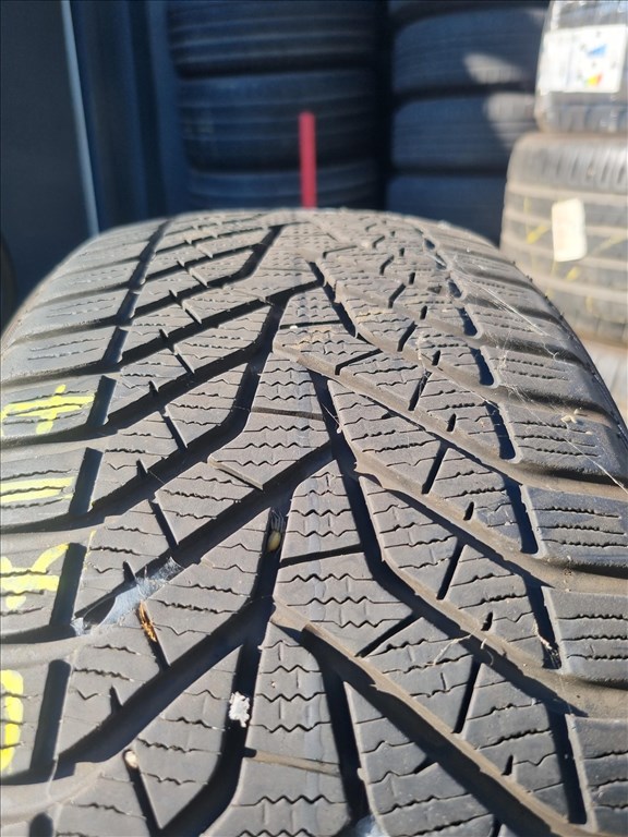  225/4517" újszerű Yokohama BluEarth winter V905 téli gumi 4db  4. kép