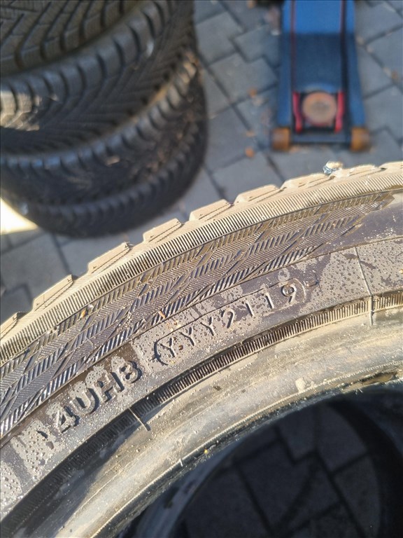  225/4517" újszerű Yokohama BluEarth winter V905 téli gumi 4db  5. kép