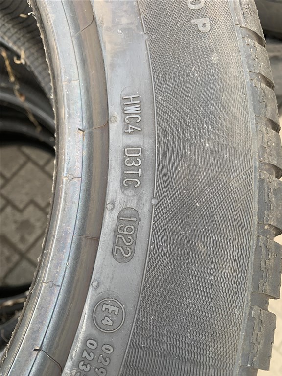  285/4520" újszerű Continental téli gumi  3. kép