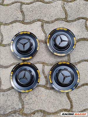 R0302 A0004005700 Mercedes AMG Felni Közép Kupak ÚJ 