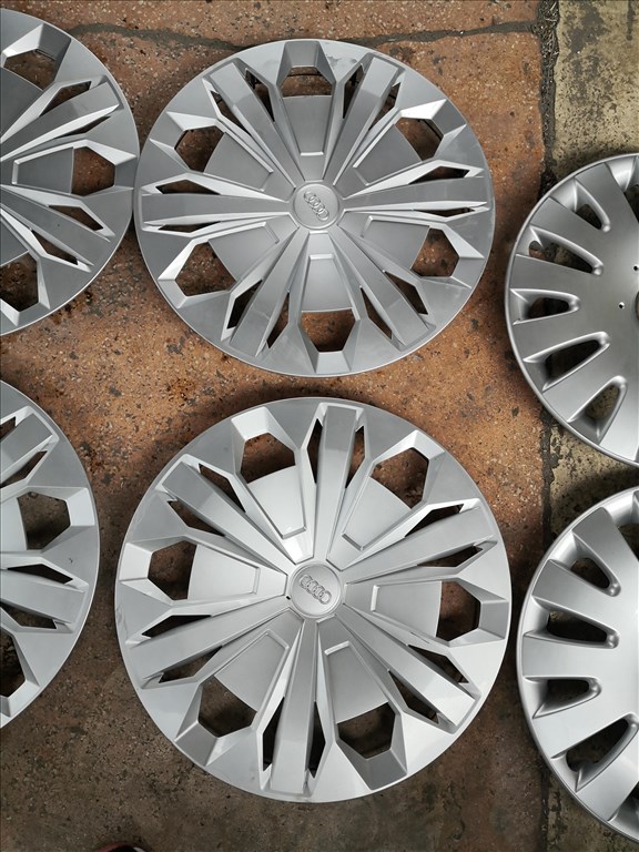 17-es Gyári Audi dísztárcsa 20000ft a 4db/62/ 1. kép
