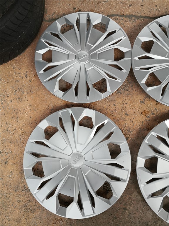 17-es Gyári Audi dísztárcsa 20000ft a 4db/62/ 2. kép