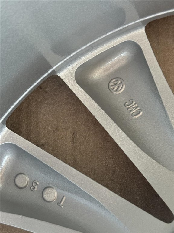 R18 Original Volkswagen 8J ET41  3C8601025AB  3C8 601 025AB 1db alufelni felni 3. kép